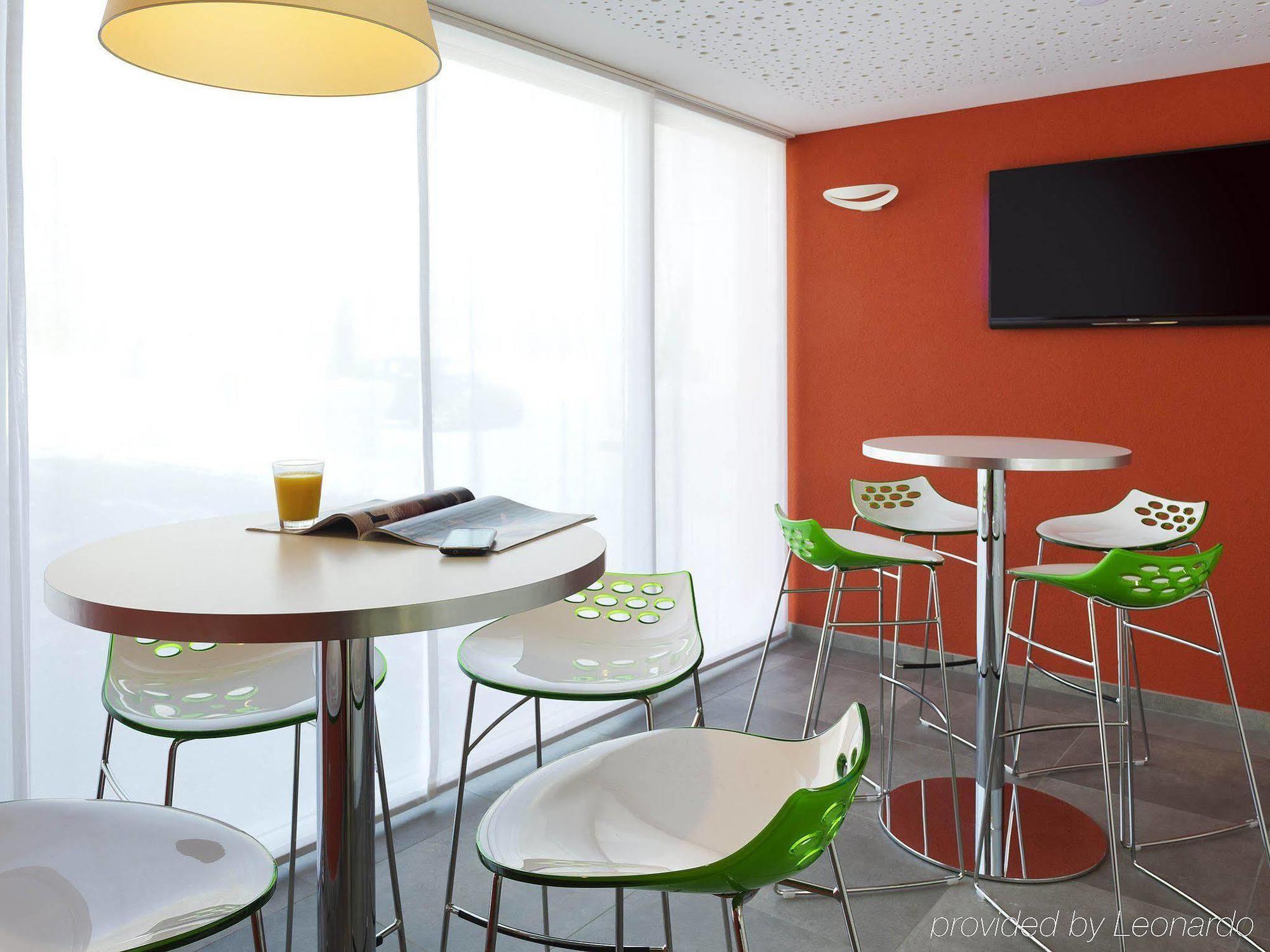 Готель Ibis Styles Нівелль Екстер'єр фото